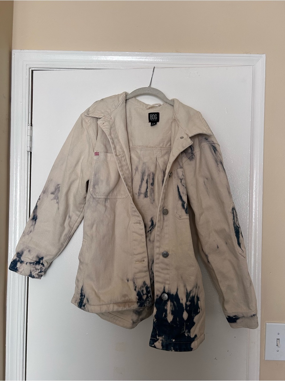 BDG Tie-Dye Utility Jacket in Cream and Navy